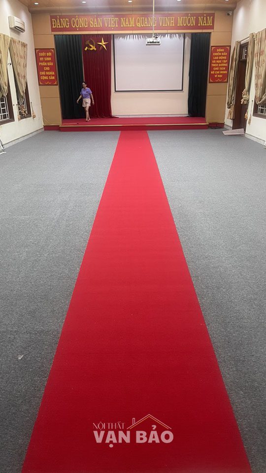 Tham van phong dang cuon mau do co 9