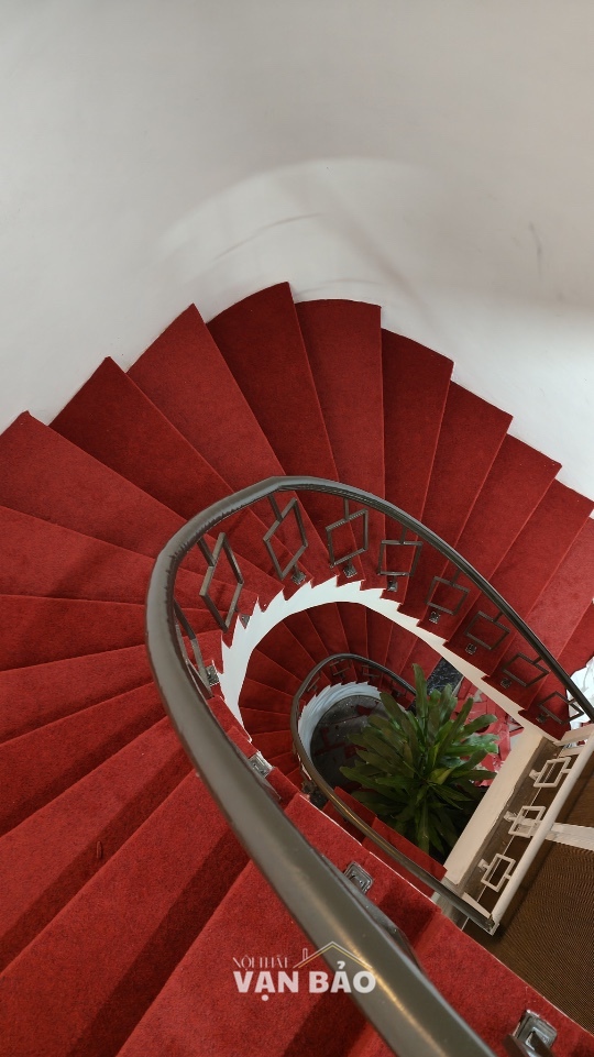 Thảm đỏ trải sàn giá rẻ tham cau thang mau do 3